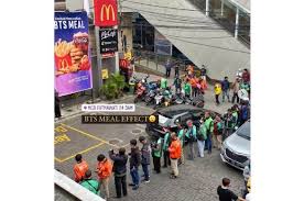 For a limited time at. Miris Driver Ojol Lemas Antri Berjam Jam Demi Satu Paket Bts Meal Motorplus