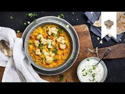 Entdecken Sie Die Vielfalt Die Currys Zu Bieten Haben Und Bereiten Sie Unser Rezept Mit Roten Linsen Ingwer Lauch Rezepte Vegetarisches Curry Kokos Curry