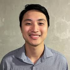 🎉 Grads to Watch 🎉 #PharmSci graduate Avery Loi's #UofTPharmacy journey  started from a #PharmD and led to a combined Hospital Pharmacy Residency  and #MSc. He is using his clinical and research