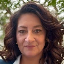 Leslie Spence's Instagram, Twitter & Facebook