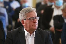 Prezydent bronisław komorowski z małżonką anną odebrali od jurka owsiaka pamiątkowe zdjęcie i przekazali na licytację. Bronislaw Komorowski Zostanie W Szpitalu Jego Stan Jest Stabilny Polska Times