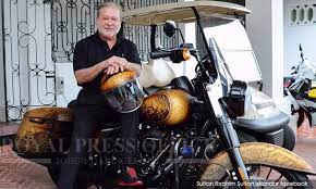 #johor cuti #piala fa #pkns fc #skuad harimau selatan. Malaysiakini Kembara Mahkota Johor Sultan Ibrahim Eager To Meet The People