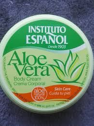 El aloe vera es muy conocido por su uso a nivel tópico, gracias al mucílago (gel) y a la gran cantidad de agua que contiene, proporciona un efecto barrera contra la deshidratación de la piel. Instituto Espanol Aloe Vera Body Cream Inci Beauty