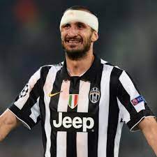 Chiellini spelar som mittback eller vänsterback. No Giorgio Chiellini Luis Suarez Showdown As Italian Ruled Out Of Final