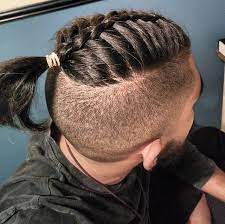 13 Man Bun Braids A Surprising New Men S Hair Trend To Try Geflochtene Frisuren Flechtfrisuren Haarschnitt