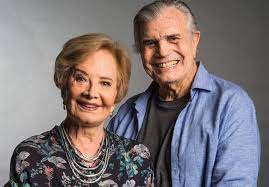 Na publicação com a legenda meu pai, tarcísio meira aparece. Gloria Menezes Recebe Alta De Hospital Apos Morte De Tarcisio Meira