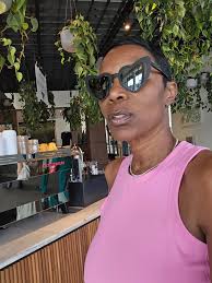 My home for the weekend. I absolutely love hotels and have stayed in some  of the best. Sunday, no makeup, hydration and sun ! 1 more show tonight  then we are heading