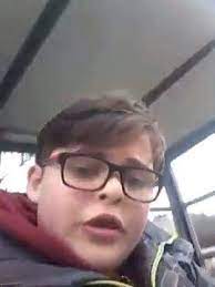 Vaut mieux être vulgaire, bosseur, ravitailleur, que mourir à cause d'la stup' pour éviter fin tragique, j'finis dans l'son, moi, j'préfère être mort dans l'stud'. Piou Piou Est Mort Video Drole Et Marrante En Zapping A Decouvrir Sur Video Gag