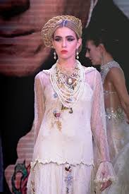 Canal de videos oficial de roberto piazza artista y diseñador ítalo argentino de alta moda internacional declarado de interés cultural nacional 2020 © todos. Roberto Piazza El Disenador Argentino Desembarca En Madrid Inout Viajes