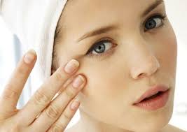 Phụ nữ có nên làm đẹp bằng tinh trùng? - YouMed