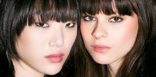 Per chi la ama e per chi . Tagli Capelli Con Frangia Lunga Per La Primavera 2022 Foto E Idee