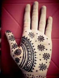 Pernah gk sih kalian tuh ngerasa mager bgt ngehenna smpe males bgt. Gambar Henna Di Telapak Tangan