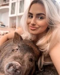 Woman spends £195 a month feeding her pet pig