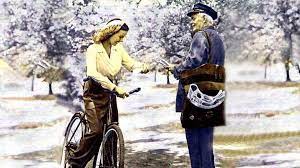 سأل أحدهم ساعي البريد عن سبب اختياره لهذه المهنة فقال له لهفة المتلقي تصنع يومي a gif pictures gif pictures