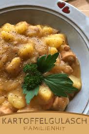 Kartoffelgulasch Einfaches Rezept Fur Die Ganze Familie Das Wahlweise Mit Wurstchen Oder Au In 2020 Kartoffelgulasch Gerichte Fur Kleinkinder Kochen Fur Kleinkinder