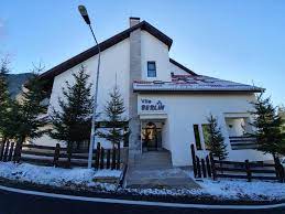 Apartamentele au cada cu hidromasaj si balcon. Vila Berlin Romania Poiana Brasov Booking Com