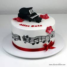 Rezept Geburtstagstorte Mit Klavier Und Noten Musik Kuchen Geburtstagstorte Super Torte