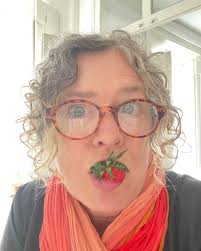 My Portuguese is coming back! I wouldn't say I am speaking Portuguese but I  am communicating in it. I know some words and phrases. Most people speak  back and I kinda sorta