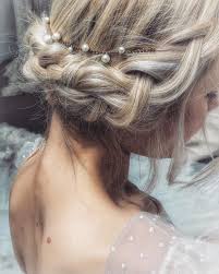 Inverted bobs, stacked bobs, or blunt bobs are ideal in case of thin hair. 14 Chic Updos For Thin Hair 2018 Update