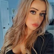 Danielle Decker's Instagram, Twitter & Facebook