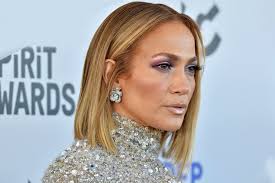 Schiariture e riflessi vivacizzano i tagli di capelli caschetto estivi alla pari di mitù con frangia lunga, , mentre rainbow room international . Come Tagliarsi I Capelli Da Sole La Video Lezione Di Salvo Filetti Io Donna