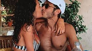 Ma francesca sofia novello legge come un bimbo delle elementari che recita una poesia alla recita di natale #francescasofianovello #sanremo2020. Motogp El Piloto Valentino Rossi Celebro El 26 Marca Com