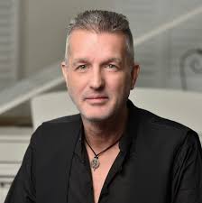 Healing artists and listeners — Musicalyst