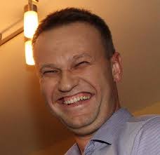 «идею акции нам подсказал алексей навальный, когда показал сердечко для юлии в пусть ленты соцсетей заполнятся тысячами таких горящих сердец из десятков российских городов». Aleksej Navalnyj Cinichno Plyunul V Serdca Shkolnikov Podderzhivavshih Ego Donatami S Zavtrakov