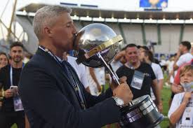 Es la primera vez que defensa y justicia gana un partido en cinco presentaciones oficiales en. Former Chelsea Striker Crespo Leads Underdogs Defensa Y Justicia To Copa Sudamericana We Ain T Got No History