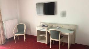 Die kurklinken, das stadtzentrum und die stiftsruine sind nur wenige gehminuten entfernt. Haus Am Park Bad Hersfeld 2020 Neue Angebote 65 Hd Fotos Bewertungen