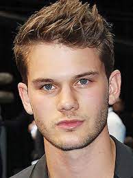  How To Become A Star In 1 Easy Lesson War Horse S Jeremy Irvine Q A The Hollywood Reporter