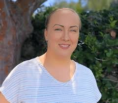 Elizabeth Morelli's Instagram, Twitter & Facebook