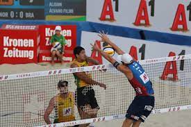 Anders berntsen mol and christian sandlie sørum cemented their place as one of the best teams to have enjoy watching the most beautiful blocks by the norwegian national team anders mol and. Block Beachvolleyball Technik Anders Mol Jpg Volleyballfreak