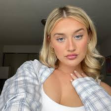 Sarah Boice's Instagram, Twitter & Facebook