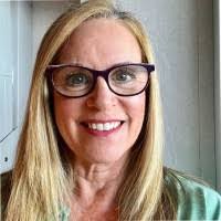 Lori Hewlett's Instagram, Twitter & Facebook