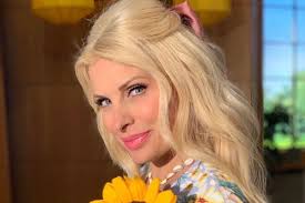 Η ελένη μενεγάκη αρκετά χρόνια πριν, τότε. To Ypologismeno 8arros Ths Elenhs Menegakh