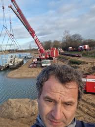 Umsetzen von 40 t Saugbagger ...