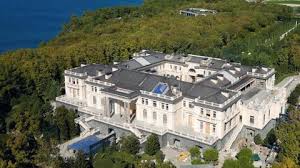 In 2010, russian businessman sergei kolesnikov wrote a letter to a 2014 reuters investigation found that two wealthy associates of putin had illegally funneled money to a company that helped build the black sea palace that. In Pictures Putin S Palace An Extravagant 1 4 Billion Black Sea Marvel