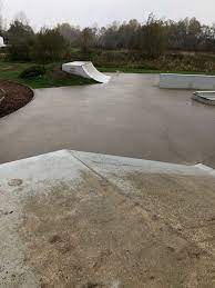 De izegemnaar stierf toen hij zijn bestelwagen op zich kreeg tijdens een herstelling. Skatespots Be Skatespots And Skateparks Rotselaar