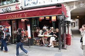 Le bâtiment abrite en réalité trois salles: Schones Cafe An Der Champs Elysees Cafe George V Paris Reisebewertungen Tripadvisor