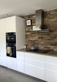 Meine Neue Traumkuche Ikea Kuche Skandinavischer Style Weisse Kuche Weiss Mit Holz Modern Backsteinwand Als Flie Ikea Kuche Traumkuche Fliesenspiegel