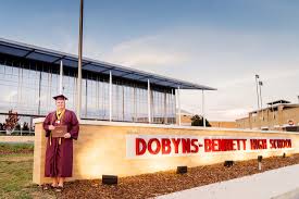 Kingsport tn to bristol tn. Dobyns Bennett High School Kingsport Tn Senior Photographer Senior Photographers Graduation Photos High School Seniors
