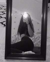 اكسبلور صور افتار افتارات رمزيات رمزيات بنات ستوريات سنابات صور بنات بنات اسئلة ستوري girl photography poses mirror selfie photography poses