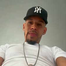 Henry Rivera's Instagram, Twitter & Facebook