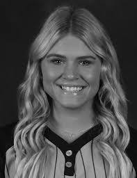 Leah Tucker's Instagram, Twitter & Facebook