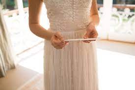 Was kostet eine reinigung hochzeitskleid. So Konnt Ihr Euer Brautkleid Reinigen Und Lagern