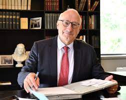 L'ambassade suisse défend les intérêts de la suisse dans le pays et prend en charge tous les services consulaires et les demandes liées aux visas pour les personnes domiciliées à: The Ambassador France In The United States Embassy Of France In Washington D C