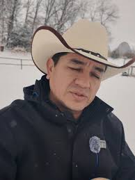 Vuelve a mi, que necesito oir tu voz Vuelve a mi, que me hace falta tu  calor Todo es muy frio sin ti Regresa a darme esa pasion, que yo perdi.  #robertoaparicio #musica #cancionesrománticas #voz ...