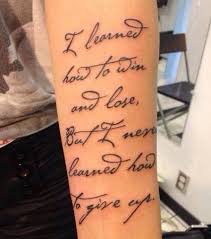 Besoin savoir la traduction arabe pour tatouage de : Ecriture Tatouage 20 Idees Pour Un Tatouage De Phrase Sur L Avant Bras