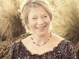 Maxine Lowry is Your Marriage Celebrant in Hobart